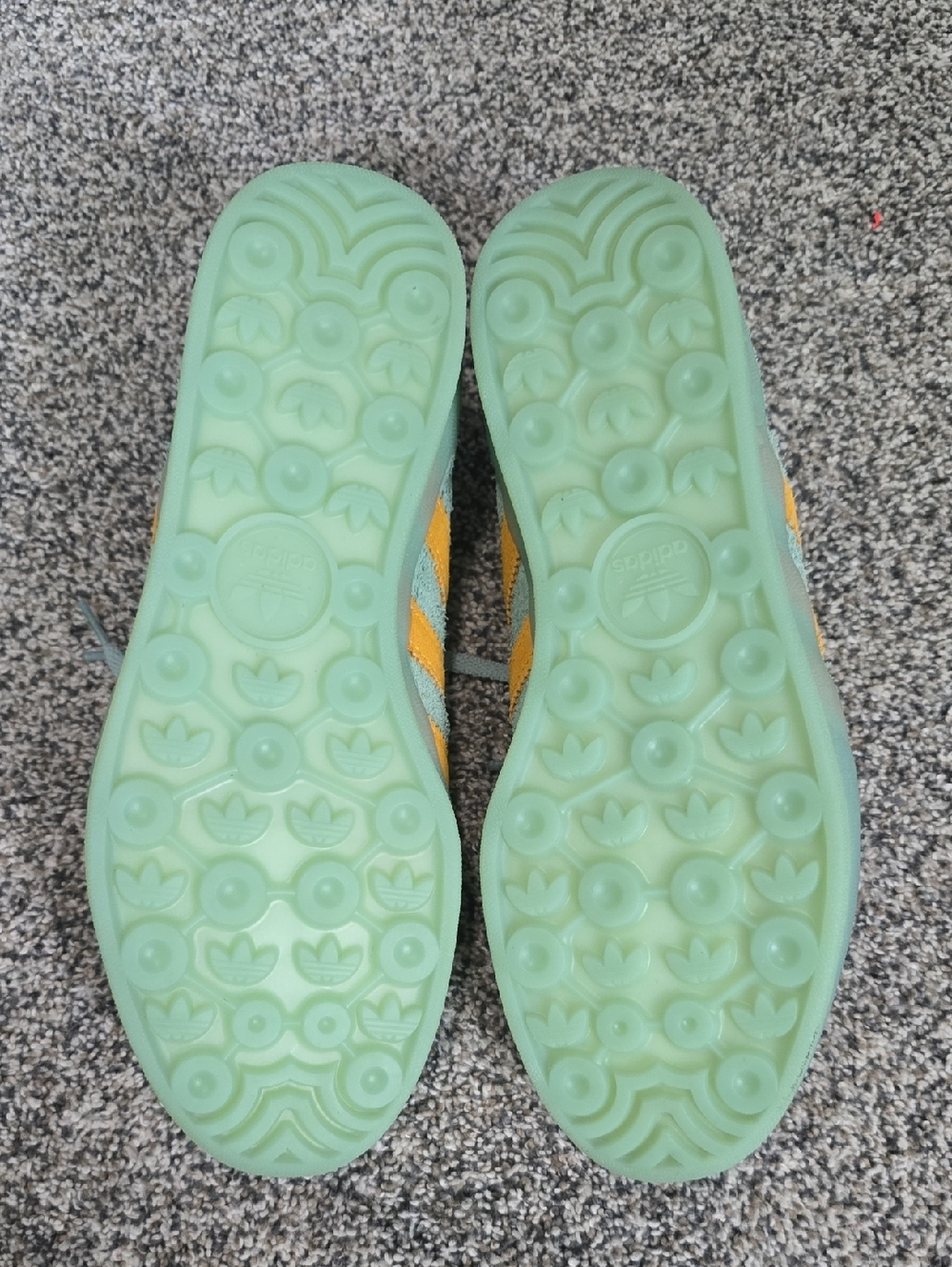Adidas Gazelle Indoor Suede Sneakers Hazy Green Crew Yellow Women's Size 8.5 - Picture 3 of 6